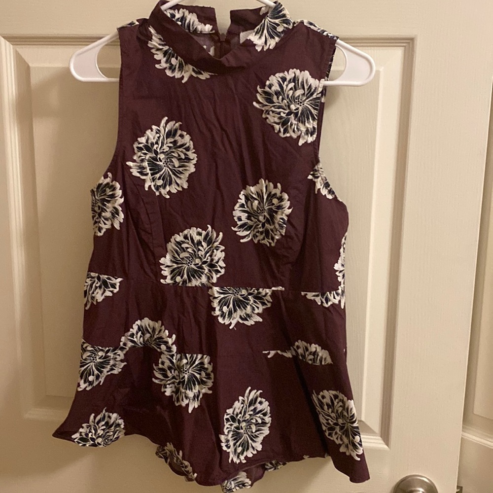 Sleeveless peplum blouse. Size S